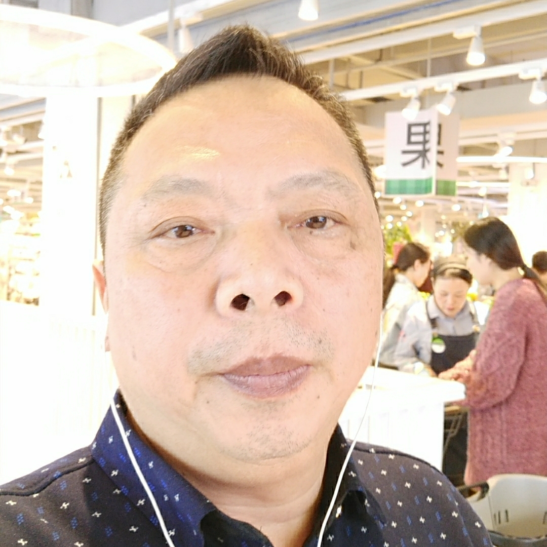 剪影深拥无私的照片