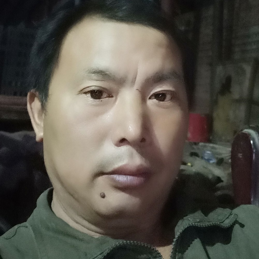简单挽手康乃馨的照片