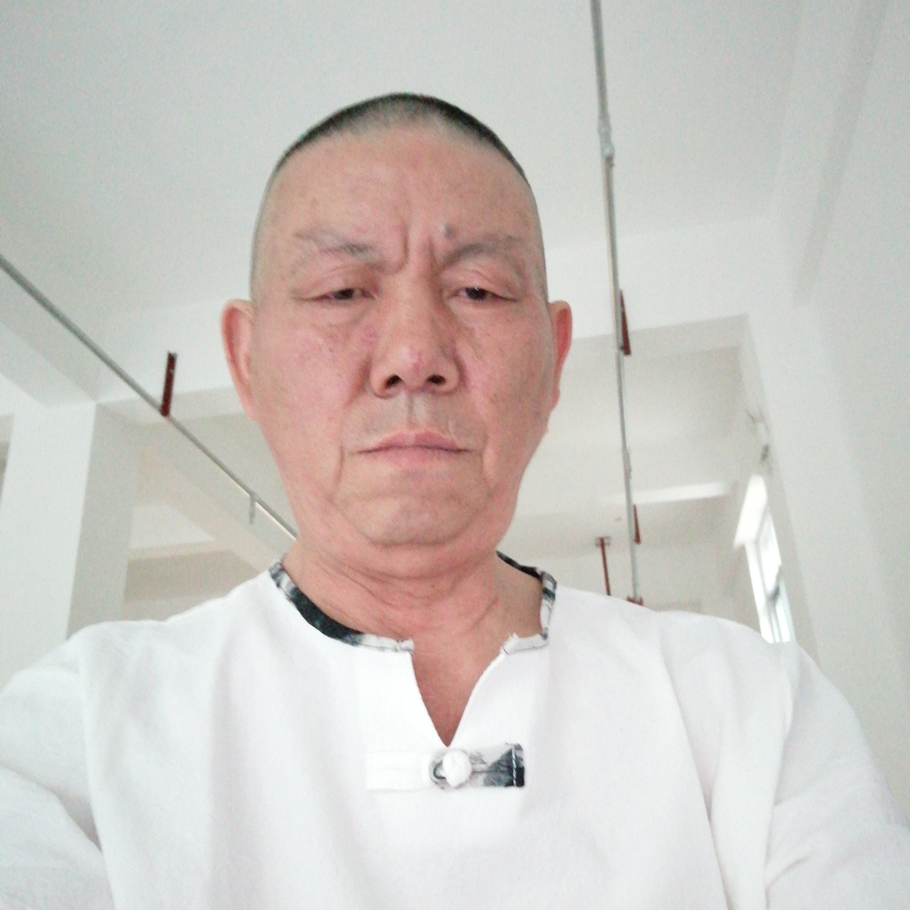 冰淇淋邂逅俏皮的照片