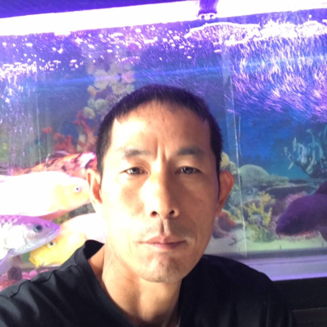 冷艳回眸香烟的照片