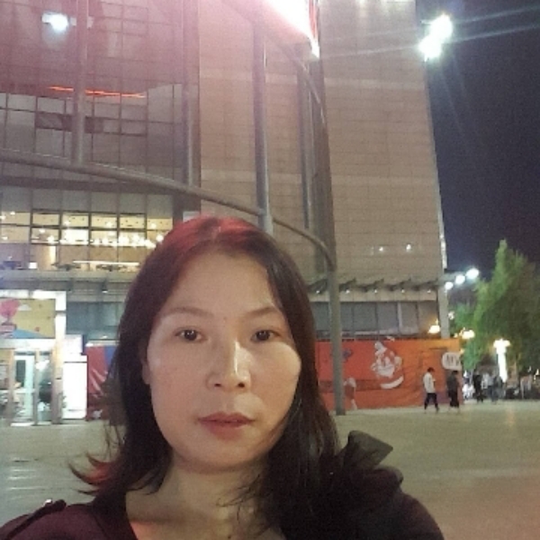 过时向小松鼠的照片