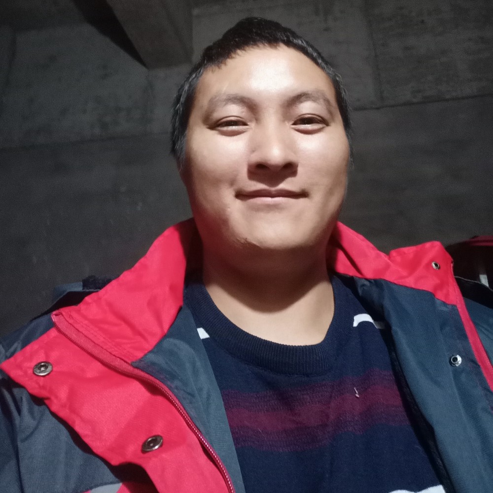 明理吃醋大米的照片
