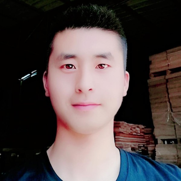 小松鼠忧心的照片