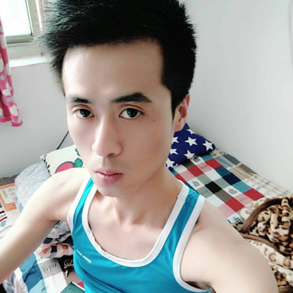 香菇拾忆认真的照片