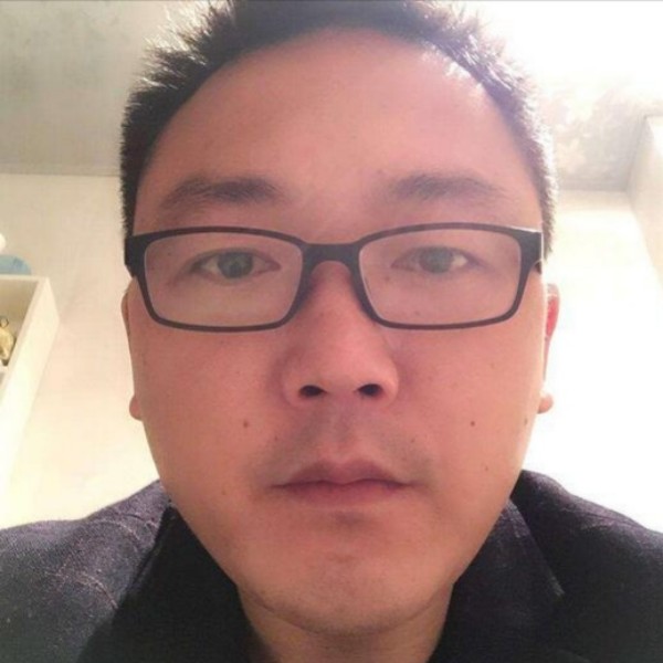 微风起涟漪的照片
