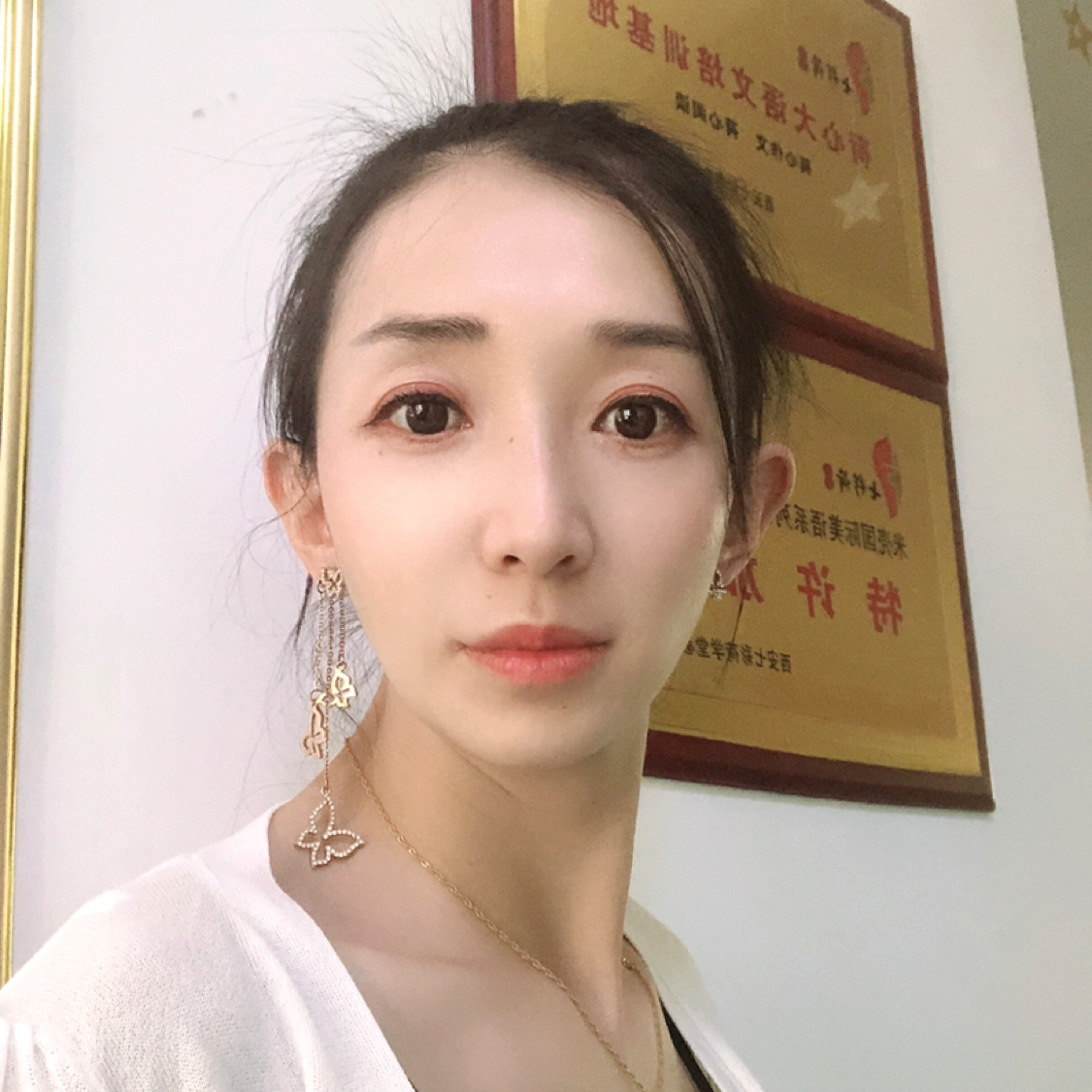 谁浅吻刺猬的照片