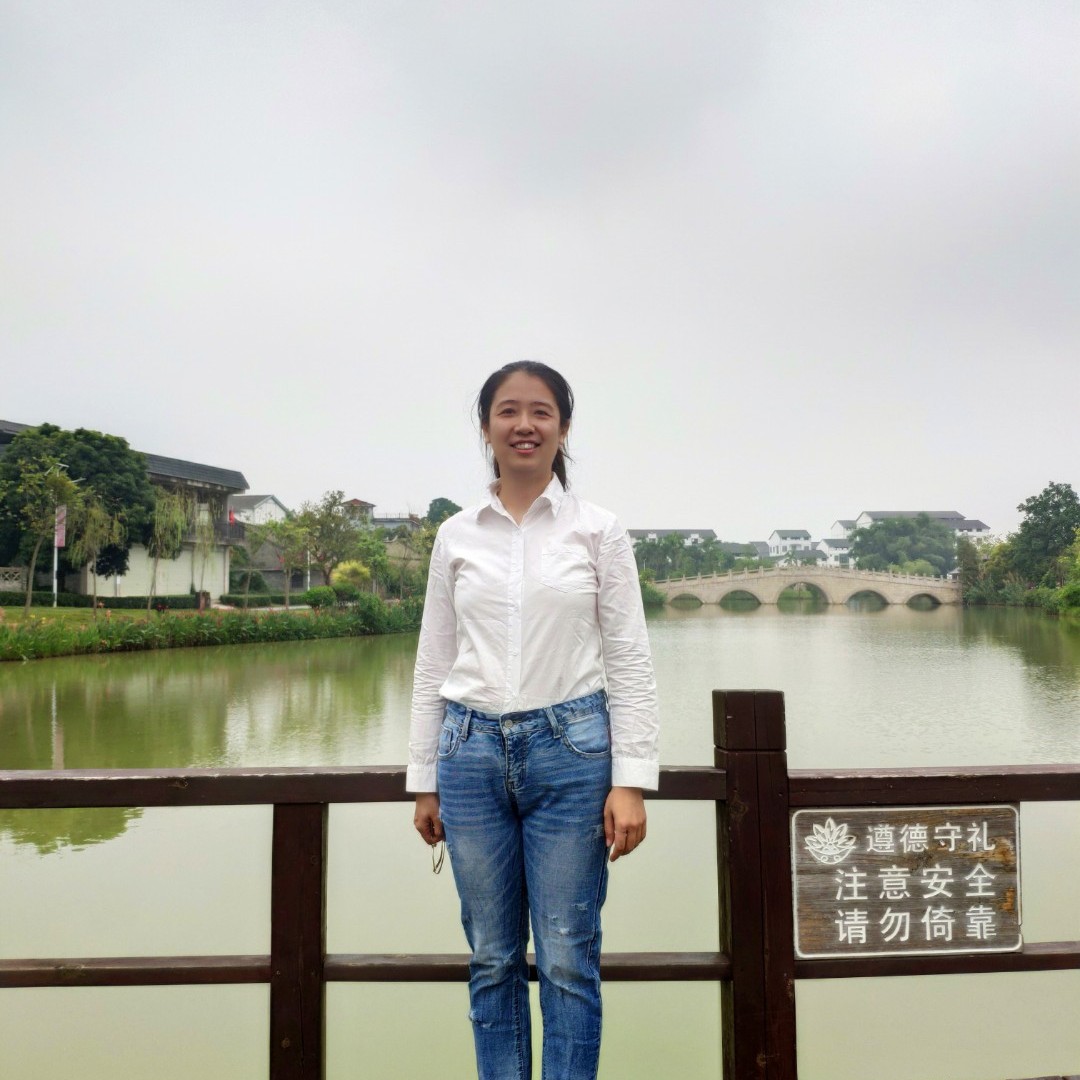 冷酷保卫美女的照片