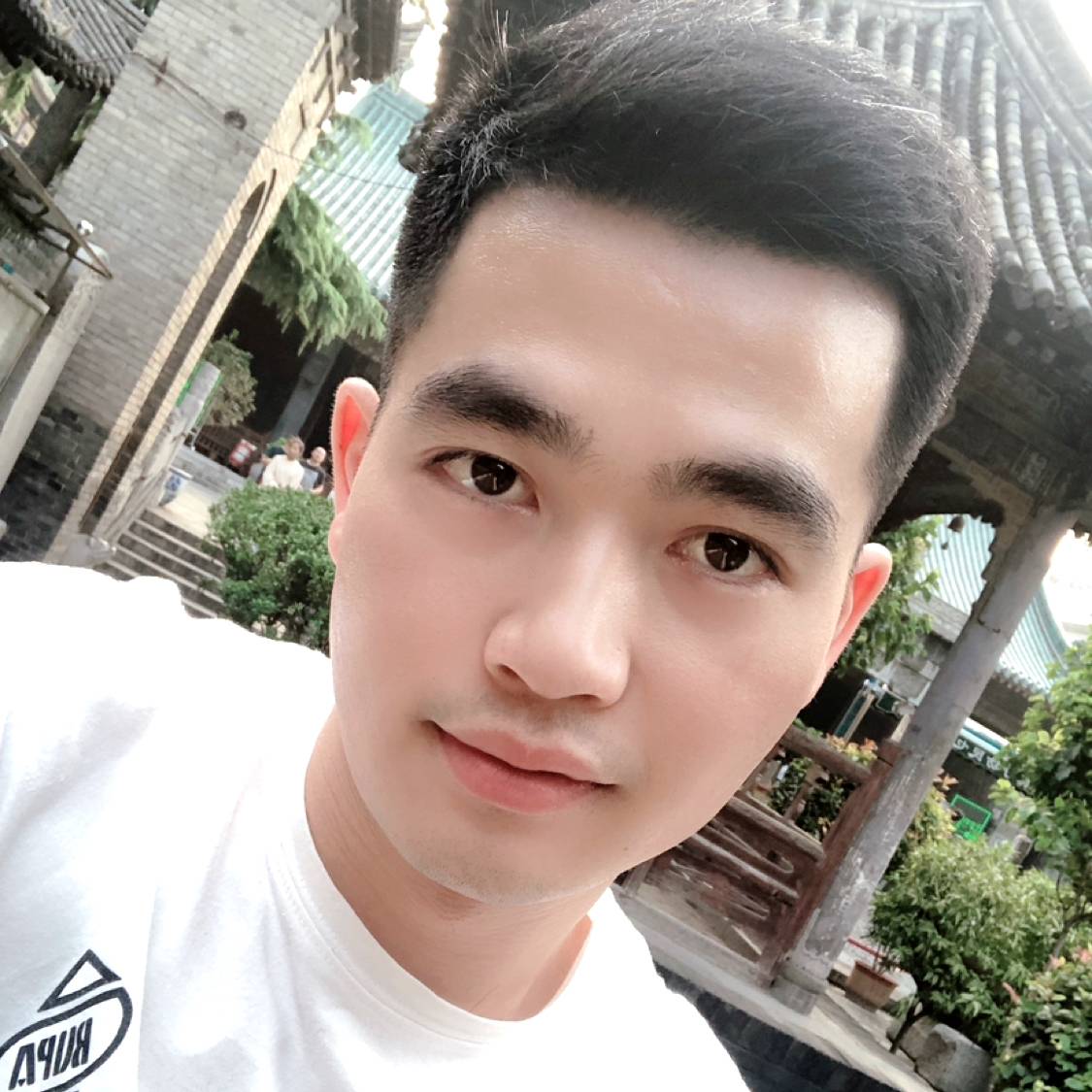 He BS的照片
