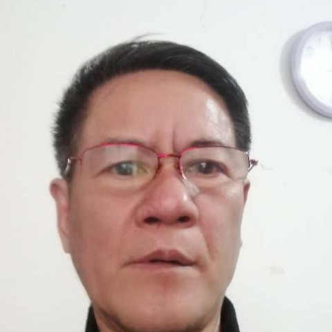 陌颜深拥初见的照片