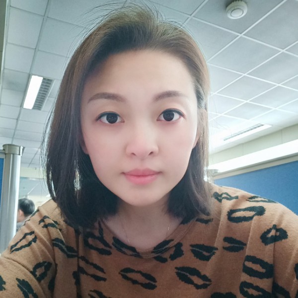 晴天月亮的照片