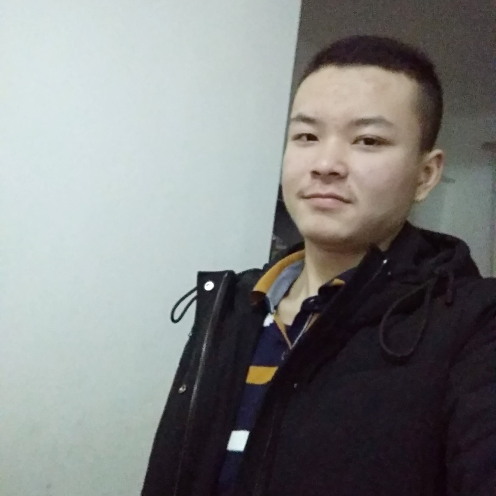 蜜粉蹙眉微笑的照片