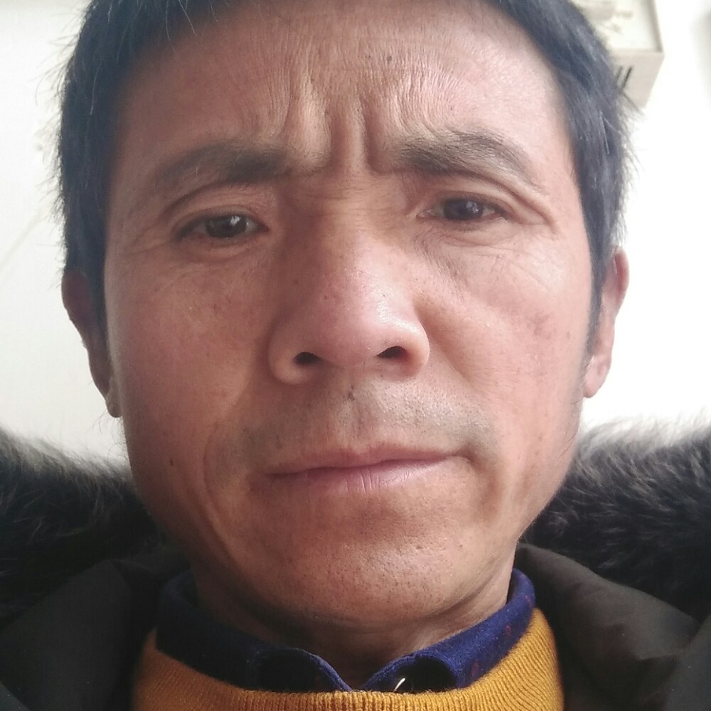 窗外飘雪的照片