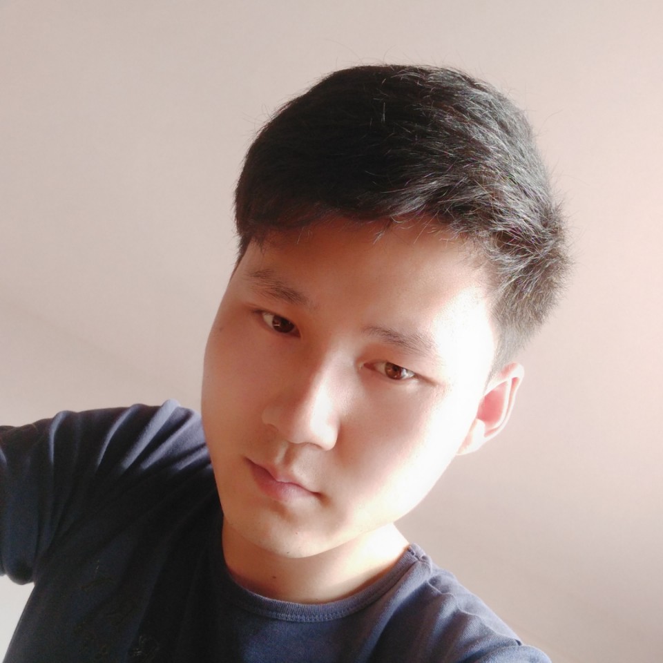 低头点烟续寂寞￡的照片