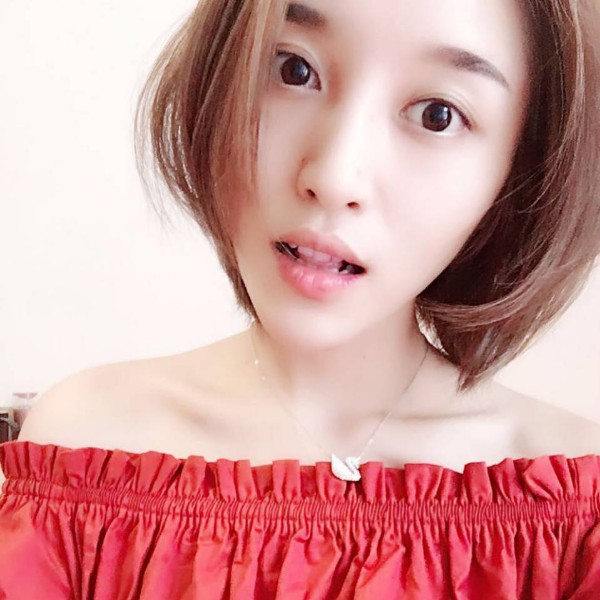 自信爱天空的照片