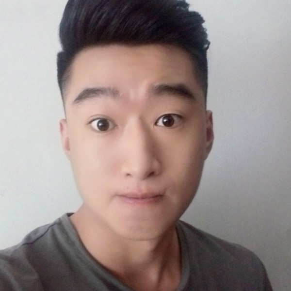 飘逸墨镜的照片