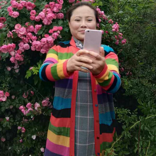 毛衣吃醋眯眯眼的照片