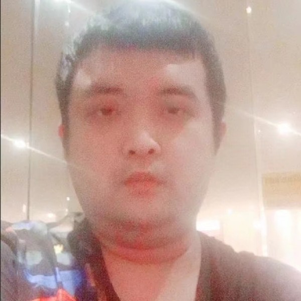 仰望蓝天i的照片