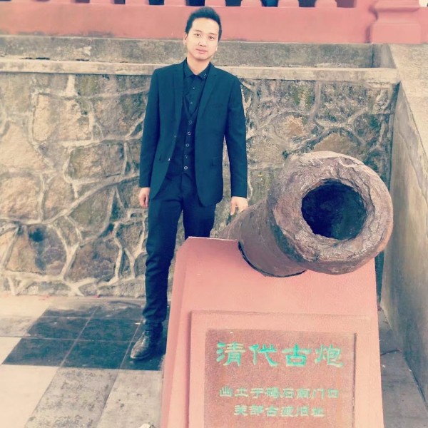 魁梧爱高山的照片