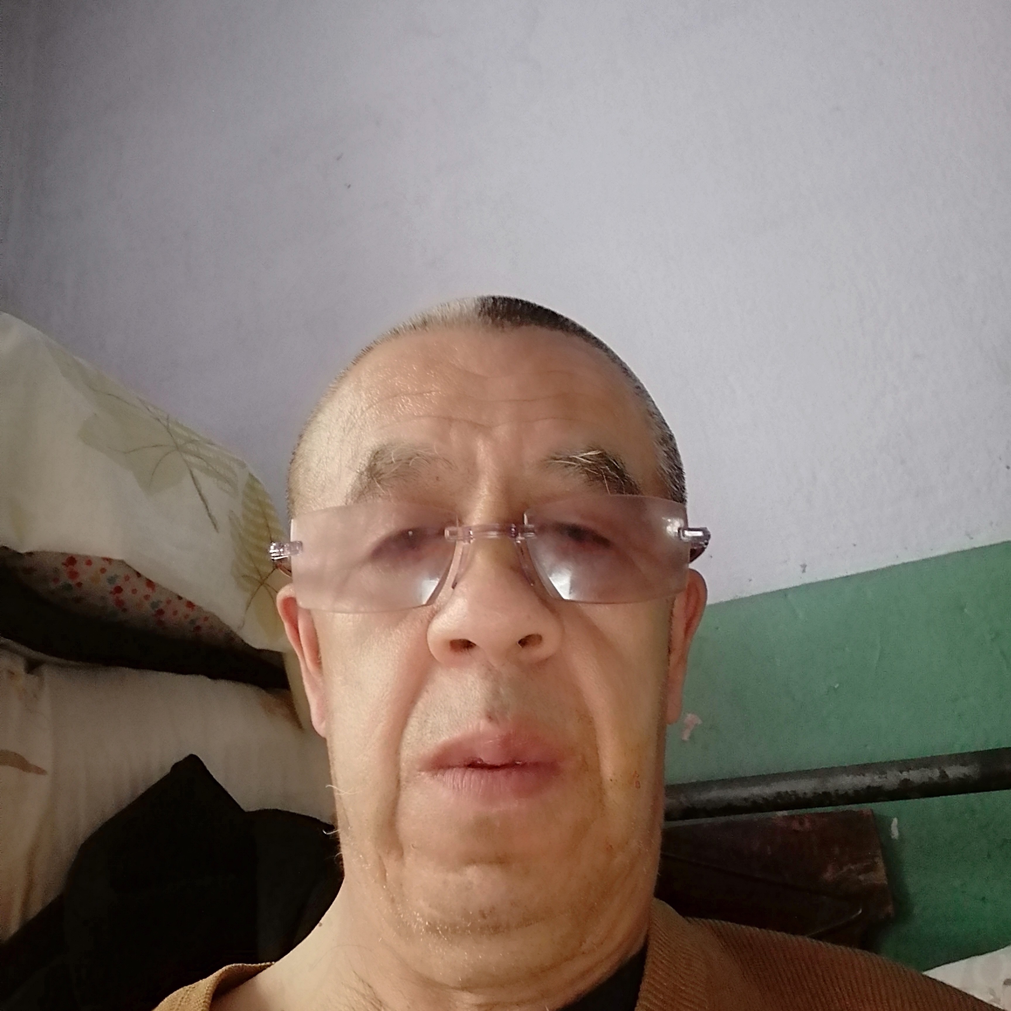 春华凝眸超帅的照片