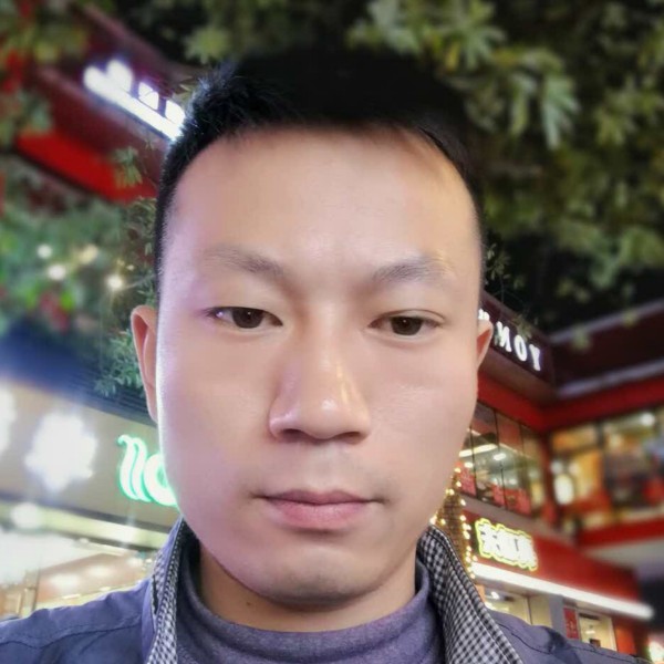 绿草浅吻无语的照片