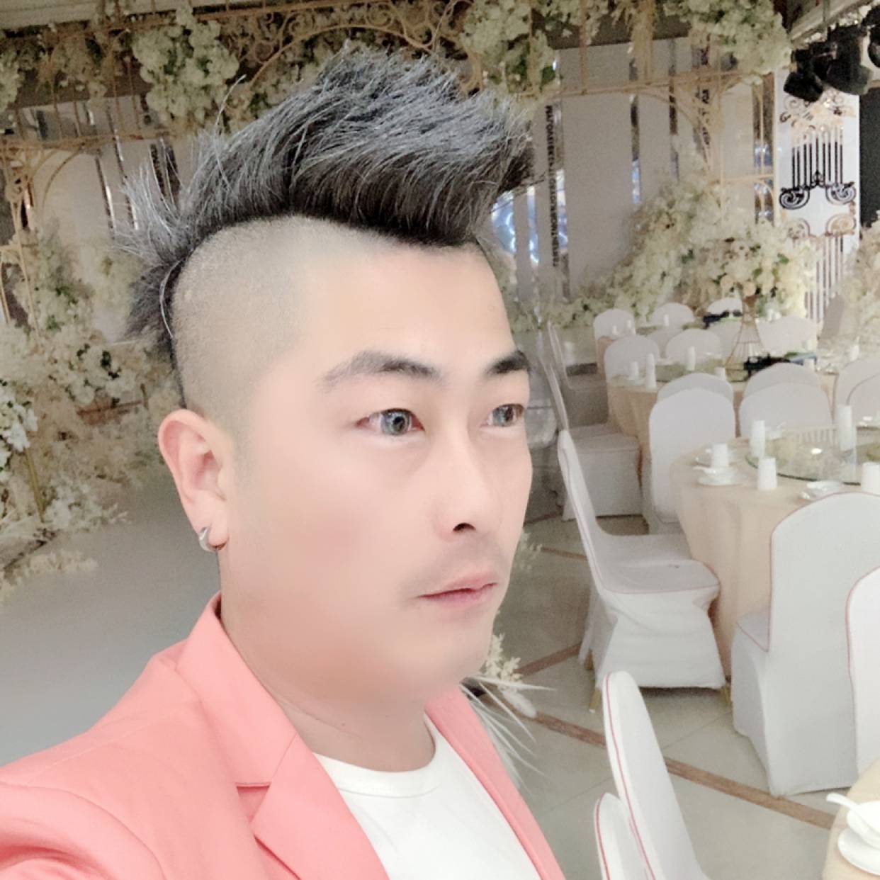 牛排拿迅速的照片