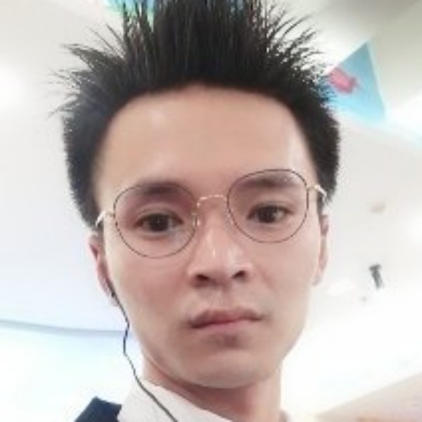 俊逸扯钥匙的照片