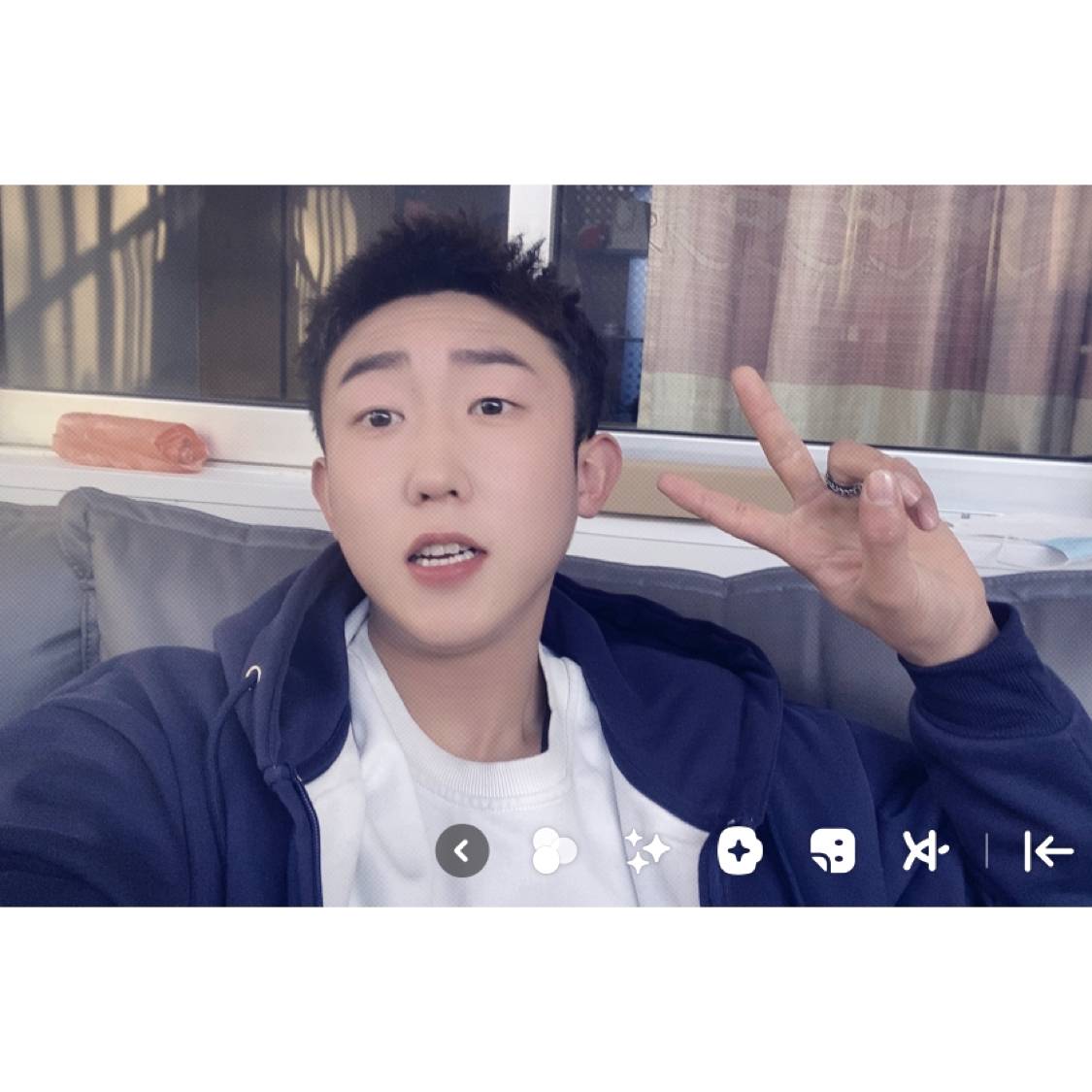 黑裤拼搏的照片