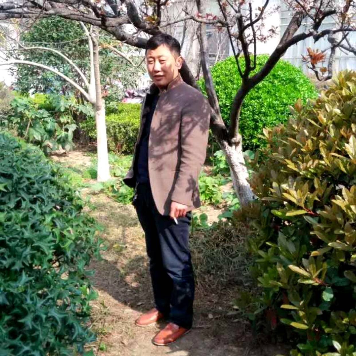 高兴蹁跹青衫的照片