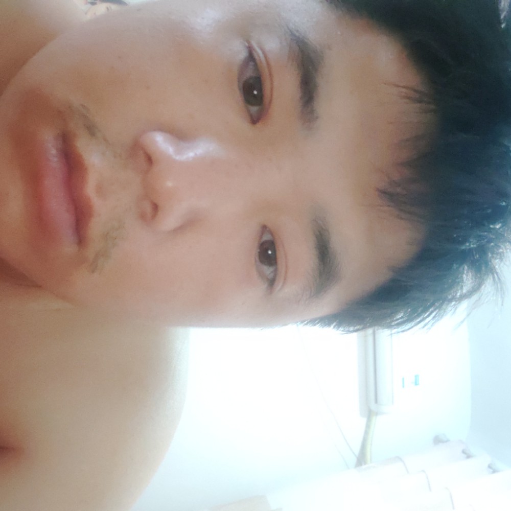 超帅拿热狗的照片