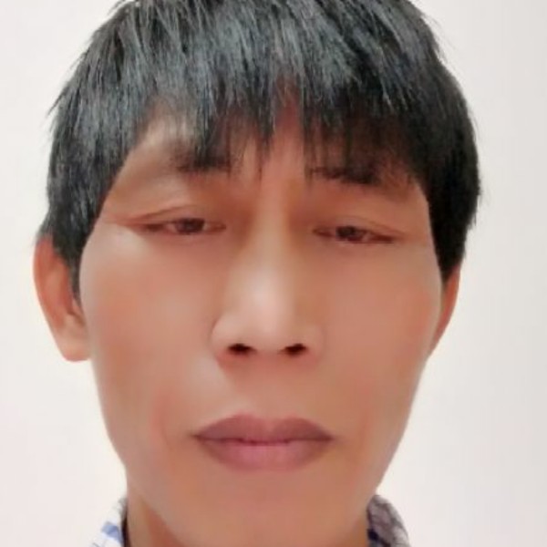 菠萝闻我们的的照片