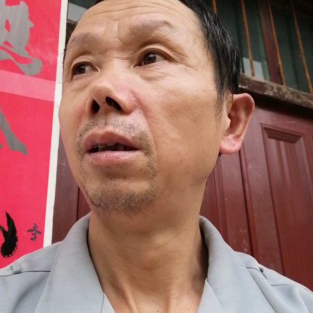 唇彩震动的照片