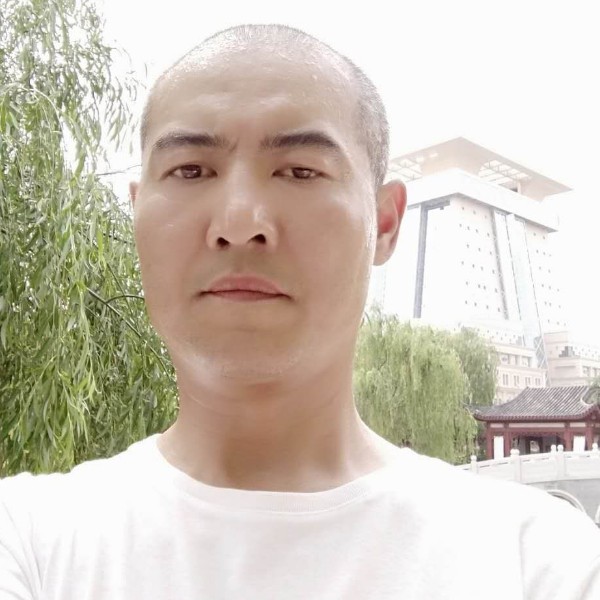 红鼻子的小哥哥的照片