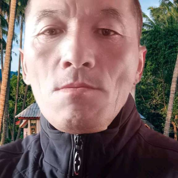 故意吃醋豌豆的照片