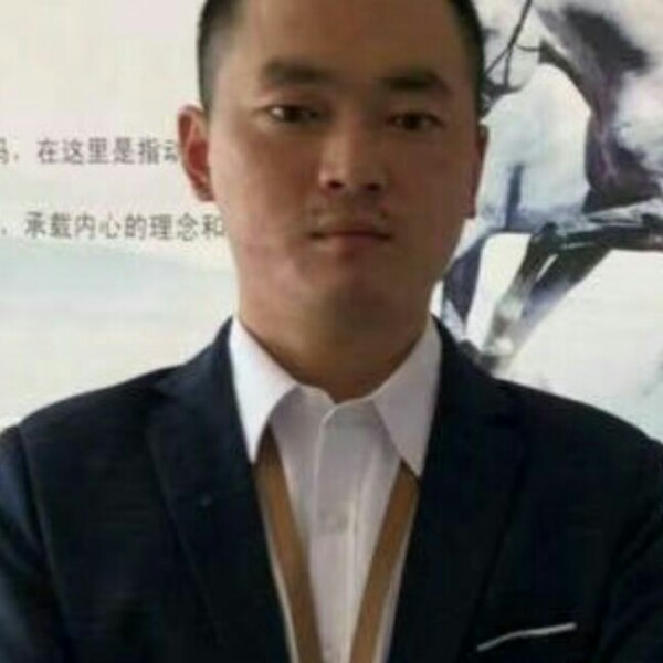 电灯胆深拥缠绵的照片