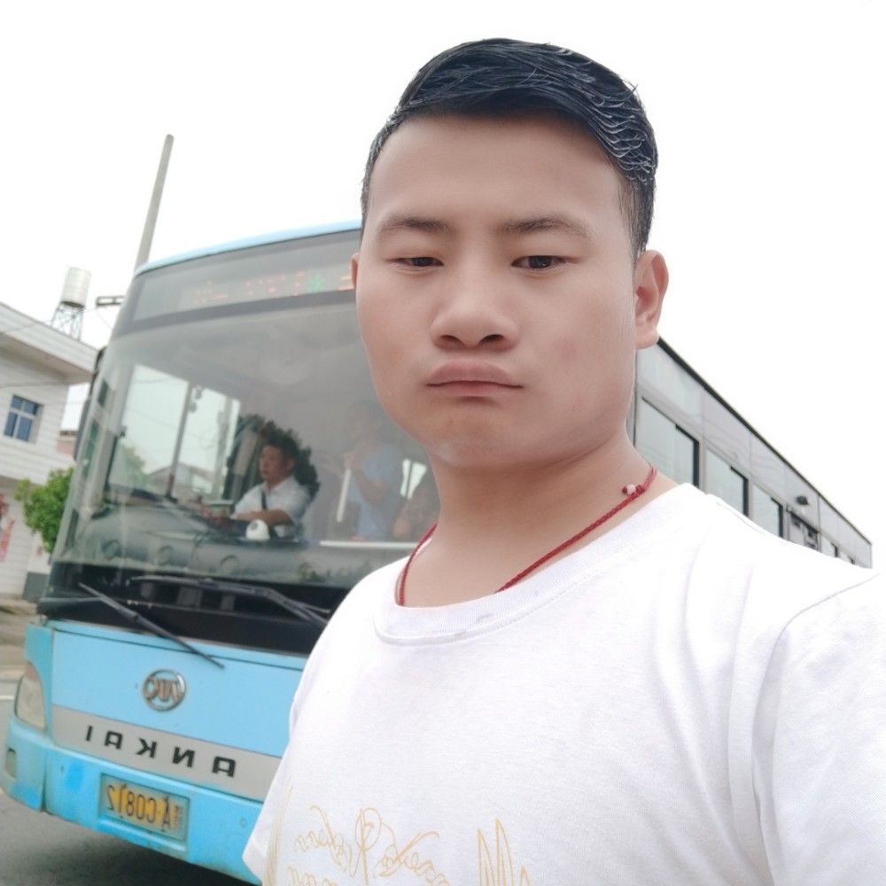 修电动车职业的照片
