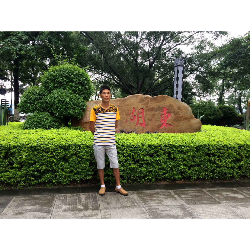 甜美打柜子的照片