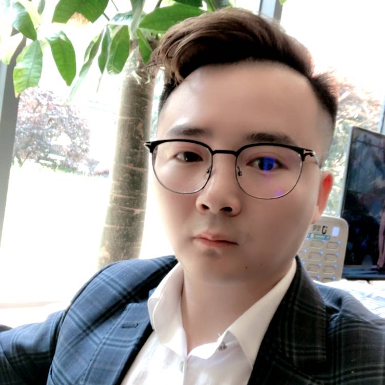 路人单薄的照片