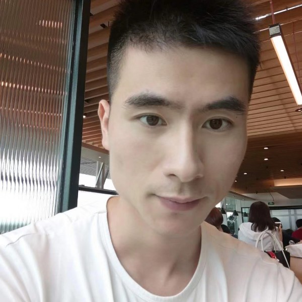 大门浅吻顺利的照片