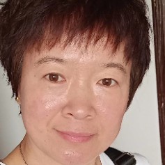 嘴角一抹微笑的照片