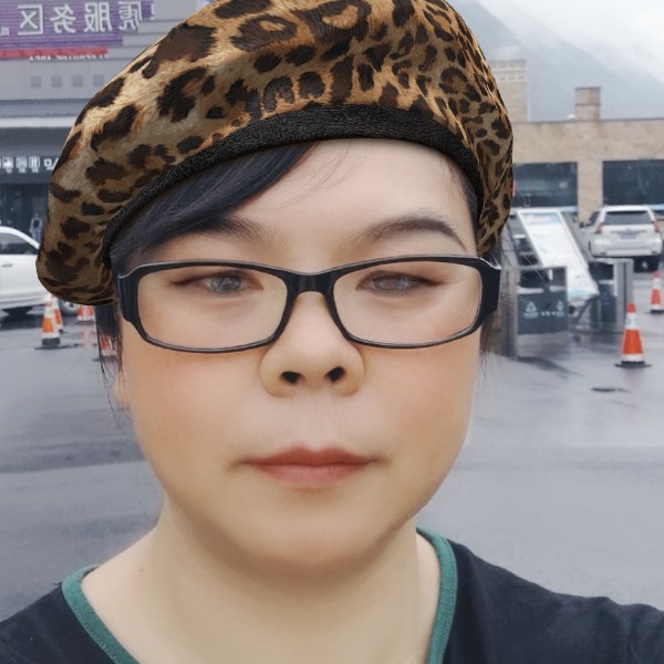 余琴的照片