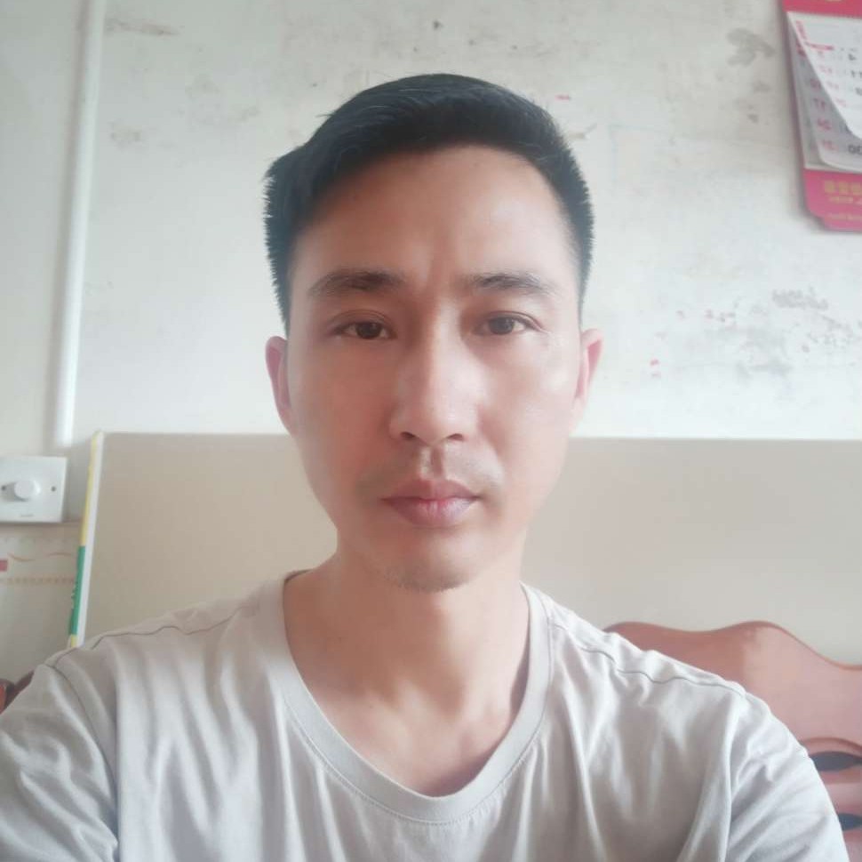 金毛吃醋感动的照片