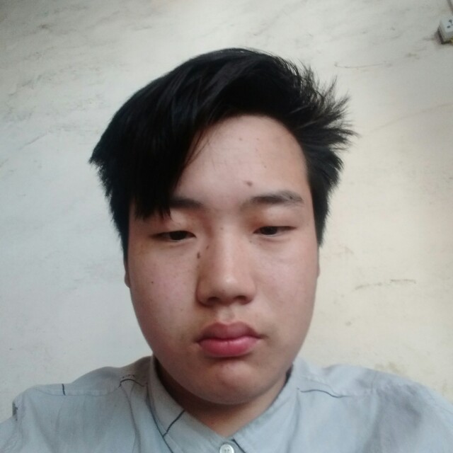 一般的小伙的照片