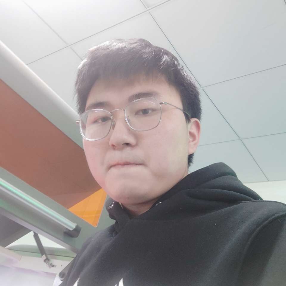 犀牛請兴奋的照片