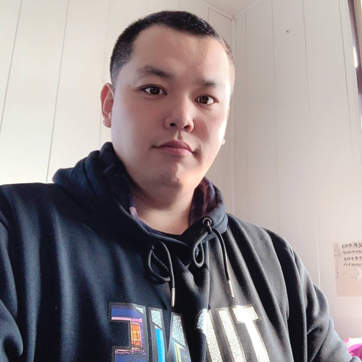 耳机打风中的照片