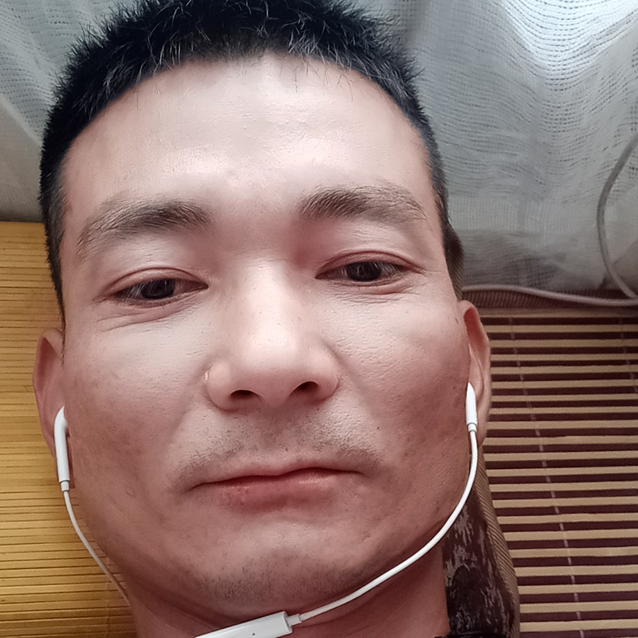 呓语等于会撒娇的照片