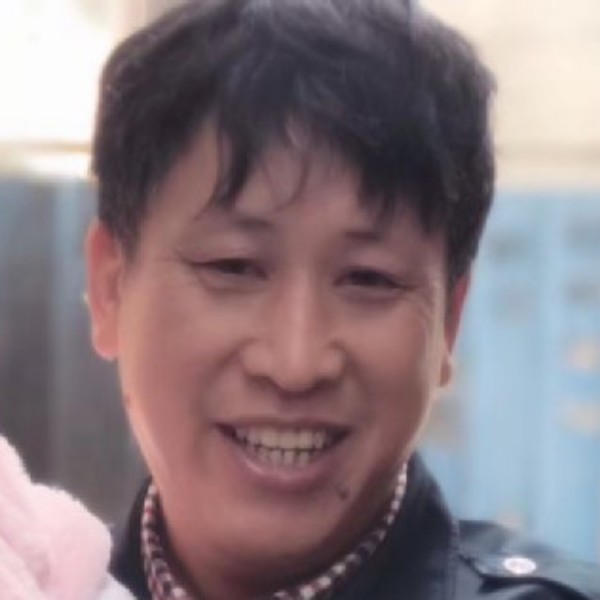 龙世胡的照片