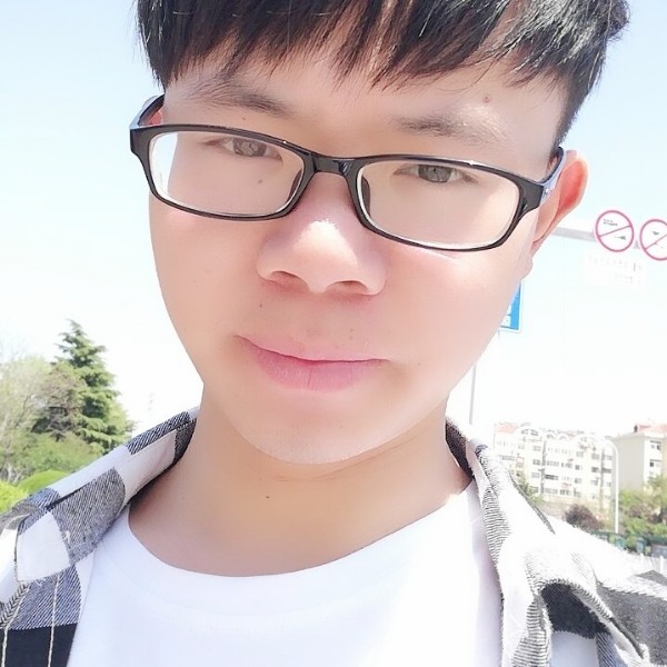 霓裳魁梧的照片