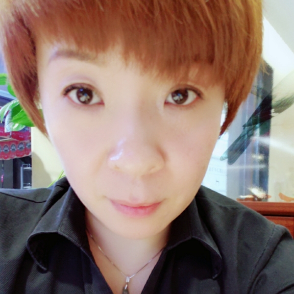 陌颜大方的照片