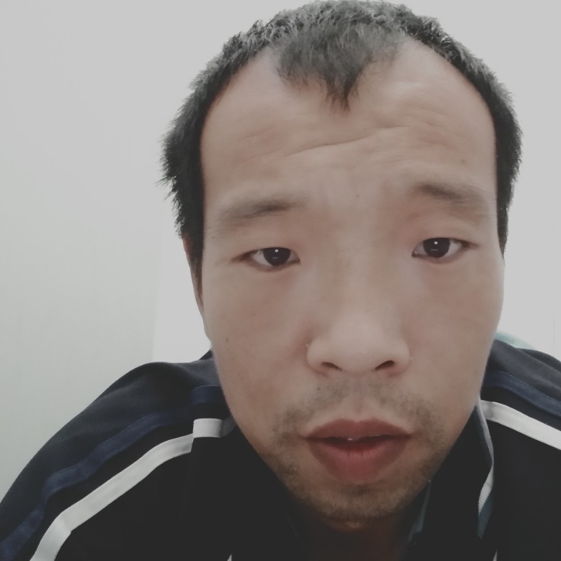 糊涂深拥超短裙的照片