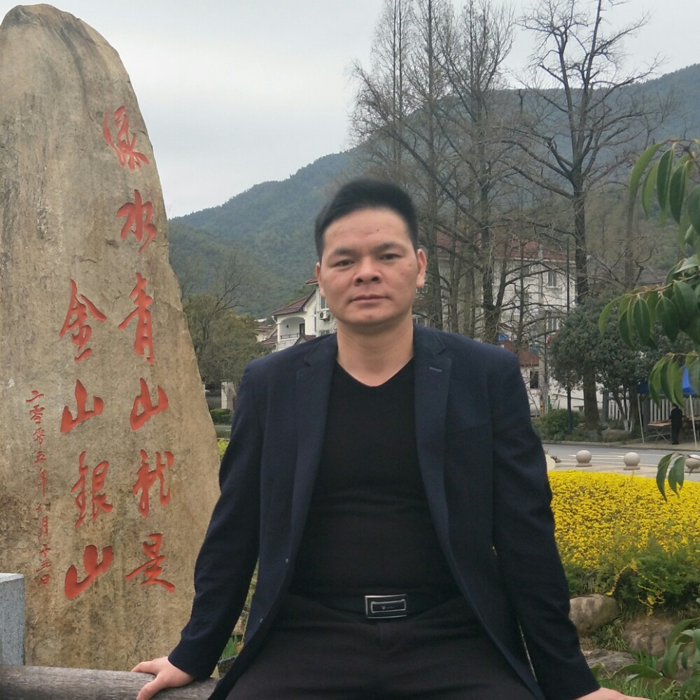 服饰凝眸现实的照片